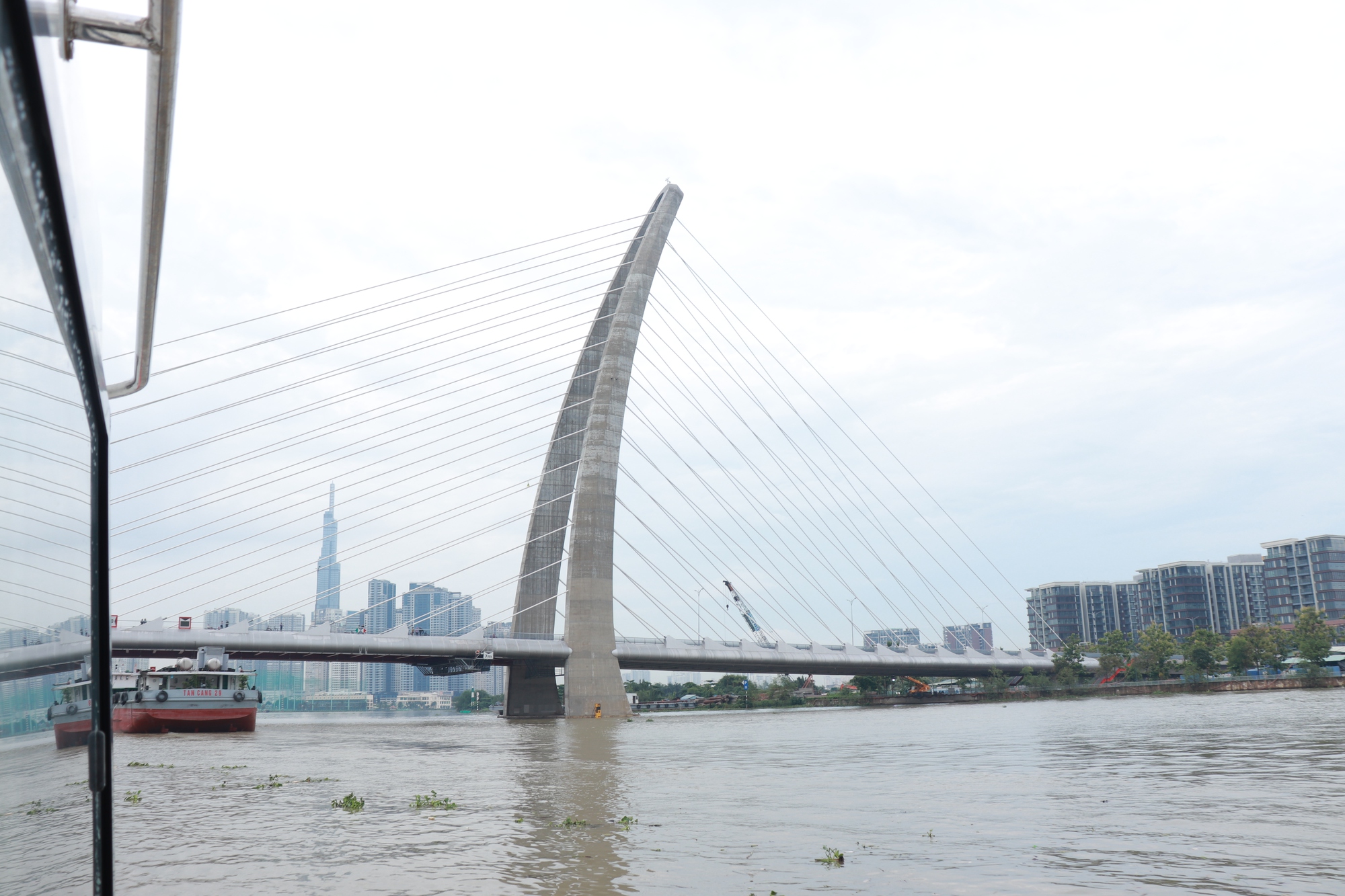 Đi du thuyền ngắm hoàng hôn trên sông Sài Gòn - Ảnh 4.