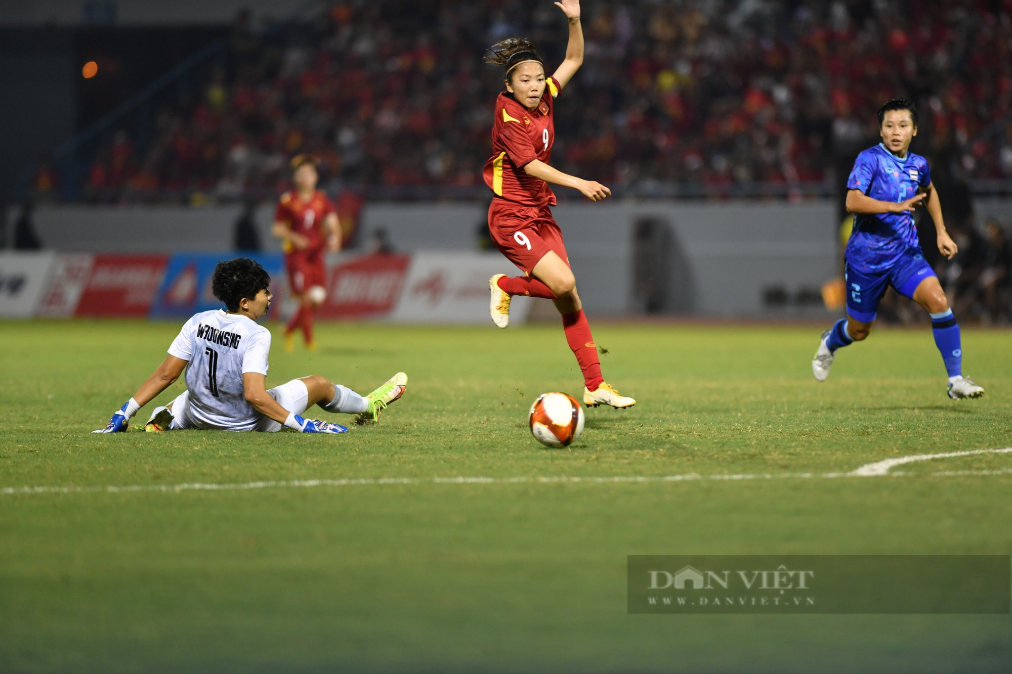 Chùm ảnh: Huỳnh Như &quot;nhảy múa&quot; giữa vòng vây Thái Lan giúp ĐT nữ Việt Nam giành HCV SEA Games 31 - Ảnh 3.