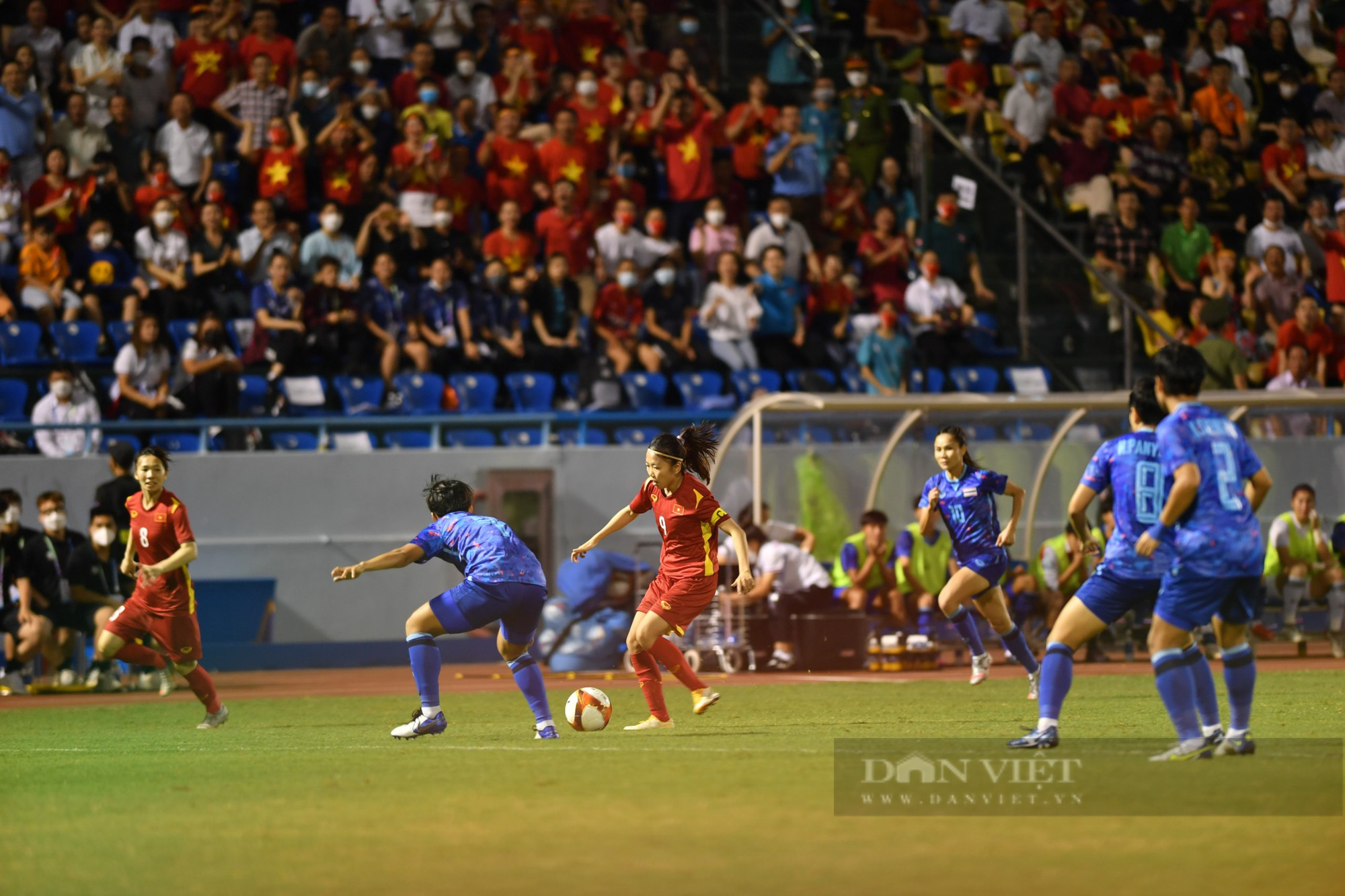 Chùm ảnh: Huỳnh Như &quot;nhảy múa&quot; giữa vòng vây Thái Lan giúp ĐT nữ Việt Nam giành HCV SEA Games 31 - Ảnh 6.