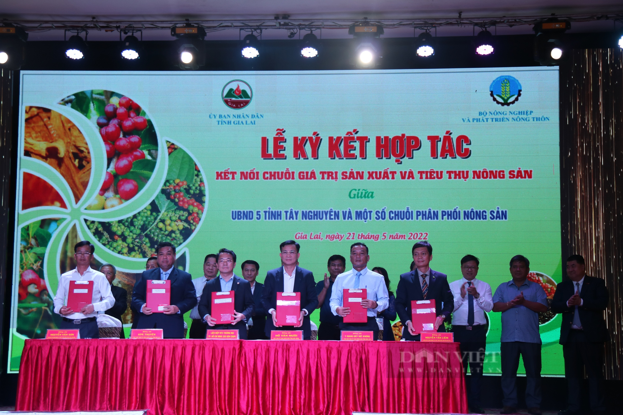 Bộ NN&PTNT sẽ hỗ trợ doanh nghiệp tạo ra chuỗi giá trị liên kết từ sản xuất tiêu thụ đến nông sản - Ảnh 3.