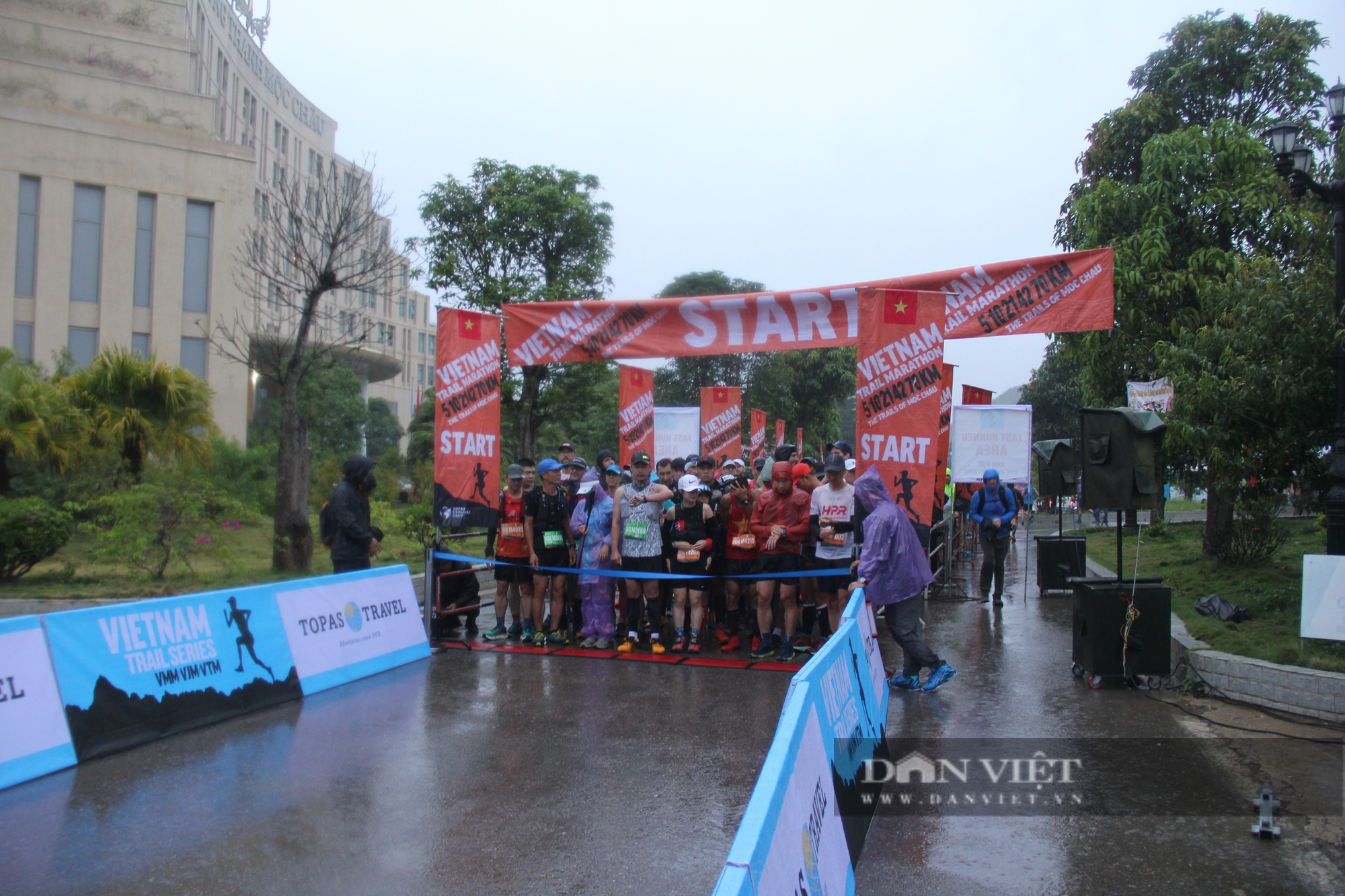 Hàng nghìn VĐV đến từ 32 quốc gia và vùng lãnh thổ tham gia Giải chạy Marathon đường mòn Việt Nam năm 2022 - Ảnh 2.