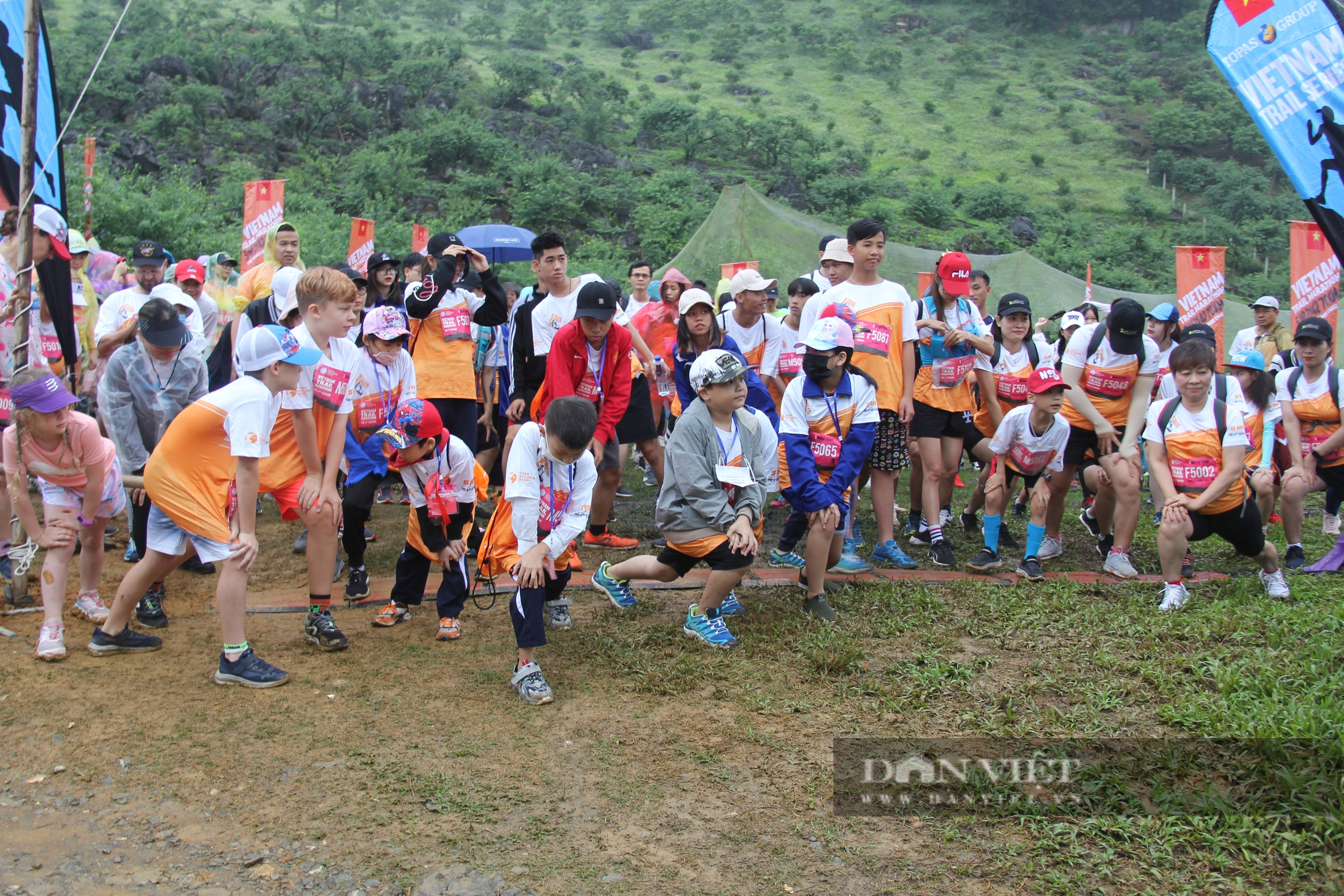 Hàng nghìn VĐV đến từ 32 quốc gia và vùng lãnh thổ tham gia Giải chạy Marathon đường mòn Việt Nam năm 2022 - Ảnh 3.
