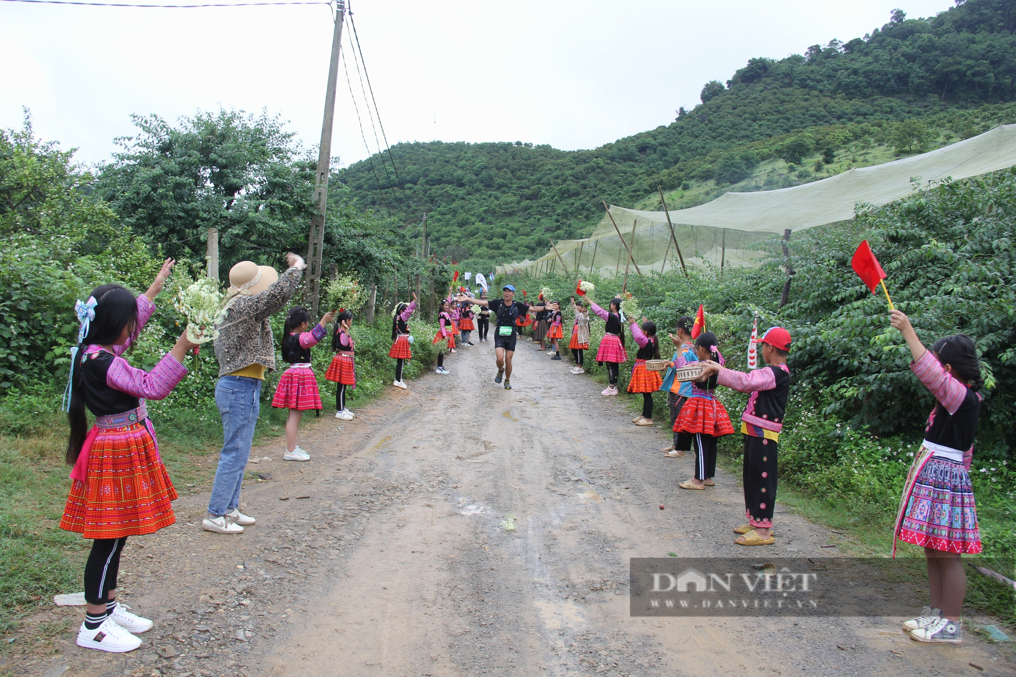 Hàng nghìn VĐV đến từ 32 quốc gia và vùng lãnh thổ tham gia Giải chạy Marathon đường mòn Việt Nam năm 2022 - Ảnh 5.