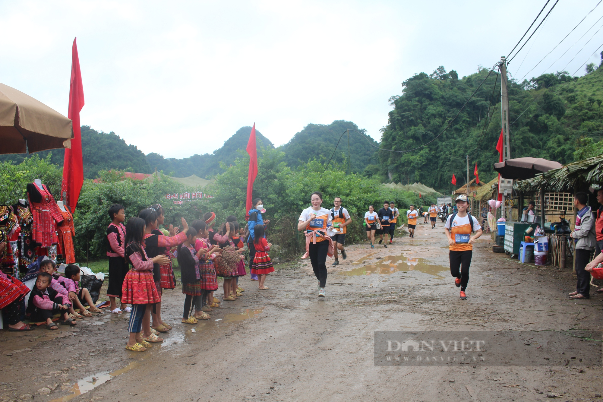 Hàng nghìn VĐV đến từ 32 quốc gia và vùng lãnh thổ tham gia Giải chạy Marathon đường mòn Việt Nam năm 2022 - Ảnh 4.