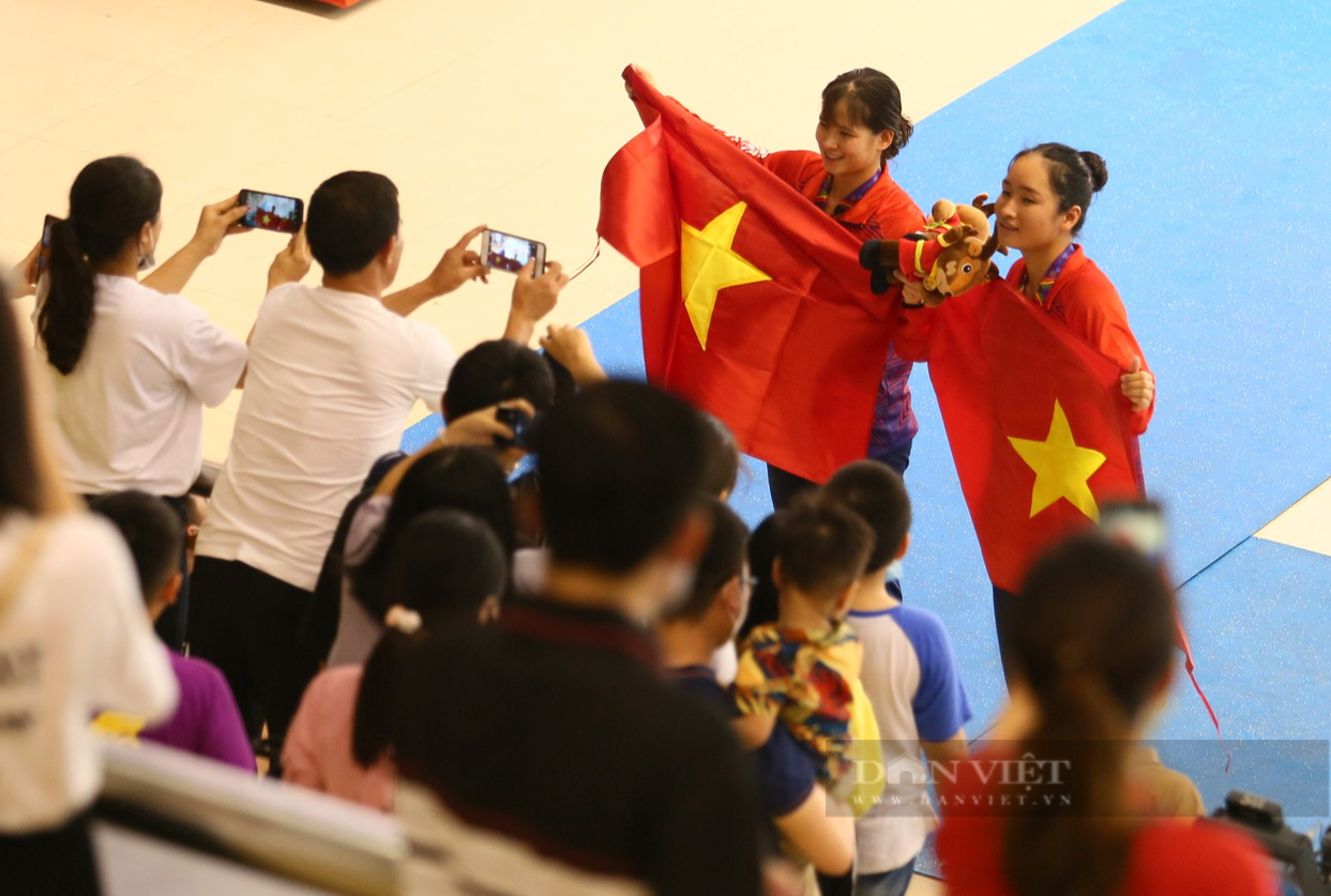 Cổ động viên khiến khán đài như nổ tung, VĐV lặn Việt Nam đồng loạt phá sâu kỷ lục SEA Games - Ảnh 11.