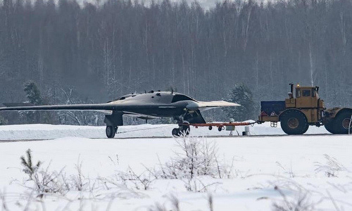 Cặp &quot;song sát tàng hình&quot; của Nga: &quot;Thợ săn&quot; Okhotnik kết hợp cùng tiêm kích Su-57 - Ảnh 3.
