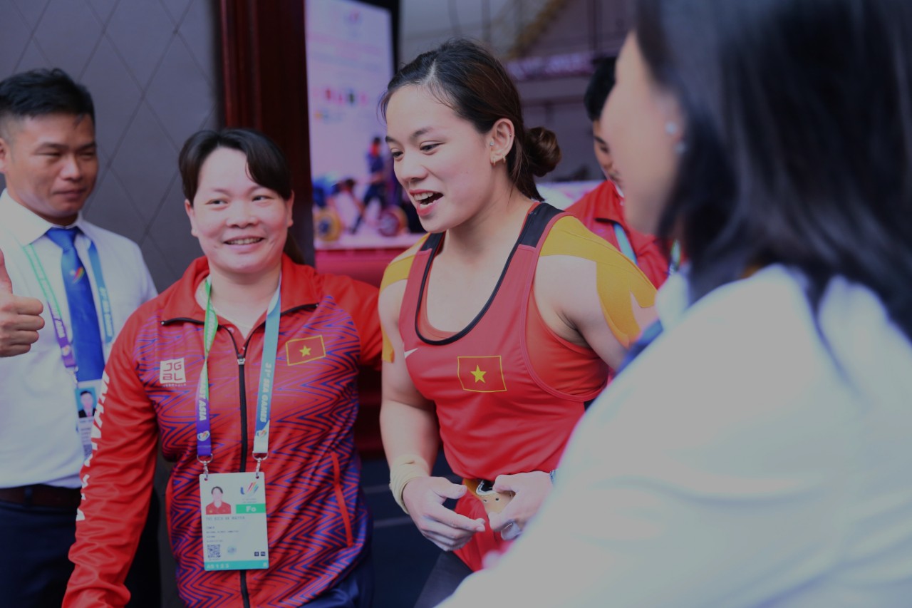 Hotgirl Pham Thi Hong Thanh dreamed of going to the ring at night and actually broke 3 SEA Games 31 records - Photo 4.