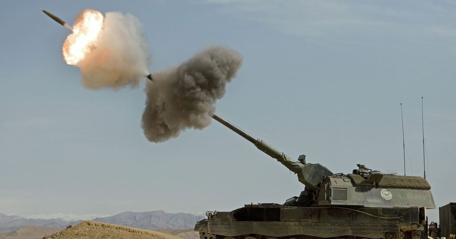The Netherlands suddenly announced that it could not send more armored howitzers to Ukraine