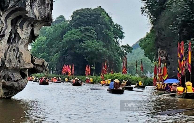 “Rước rồng” trên sông Ngô Đồng, nghe hát then, hát đối, quan họ ở Tam Cốc-Tràng An - Ảnh 3.