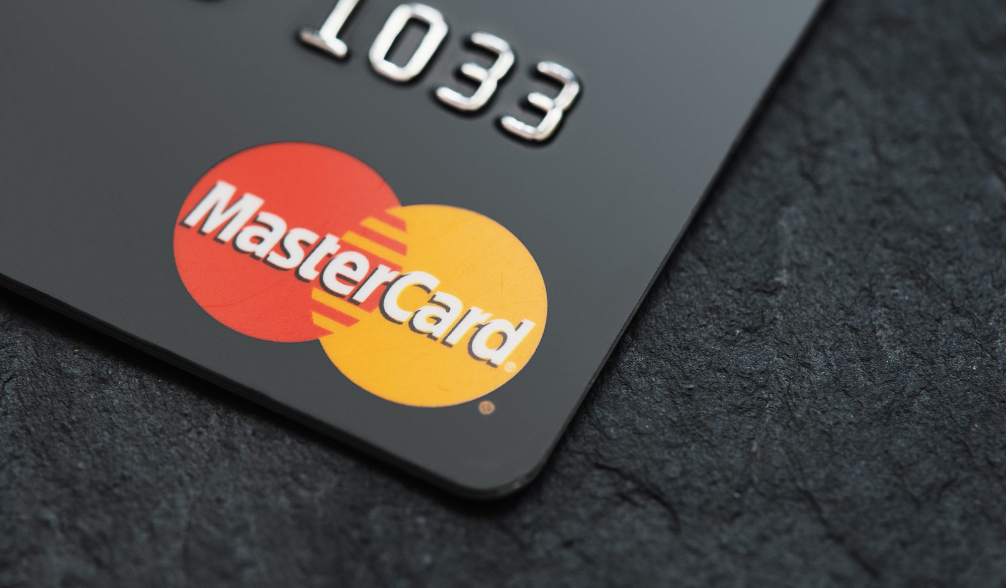 Mastercard đang thử nghiệm công nghệ mới cho phép người mua hàng thanh toán chỉ bằng khuôn mặt hoặc tay của họ tại điểm thanh toán. Ảnh: @AFP.