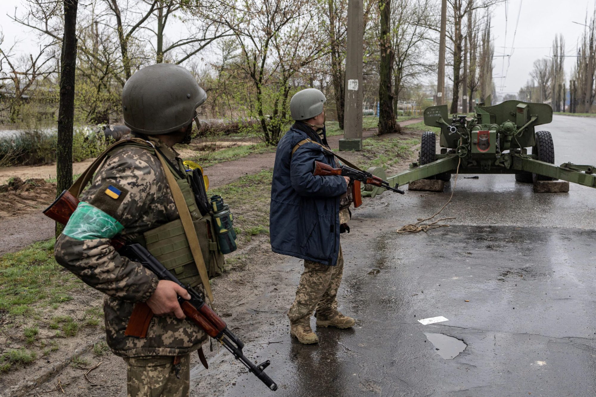 Severodonetsk bị tấn công từ cả 4 hướng, ông Zelensky thừa nhận tình hình Donbass cực khó khăn - Ảnh 1.