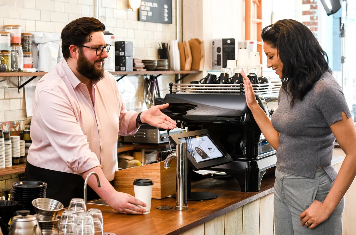 Consumers can simply check their bill and smile at the camera or wave their hand over the reader to pay.  New technology ensures a fast and secure payment experience, and empowers consumers to choose how they want to pay.  Photo: @AFP.