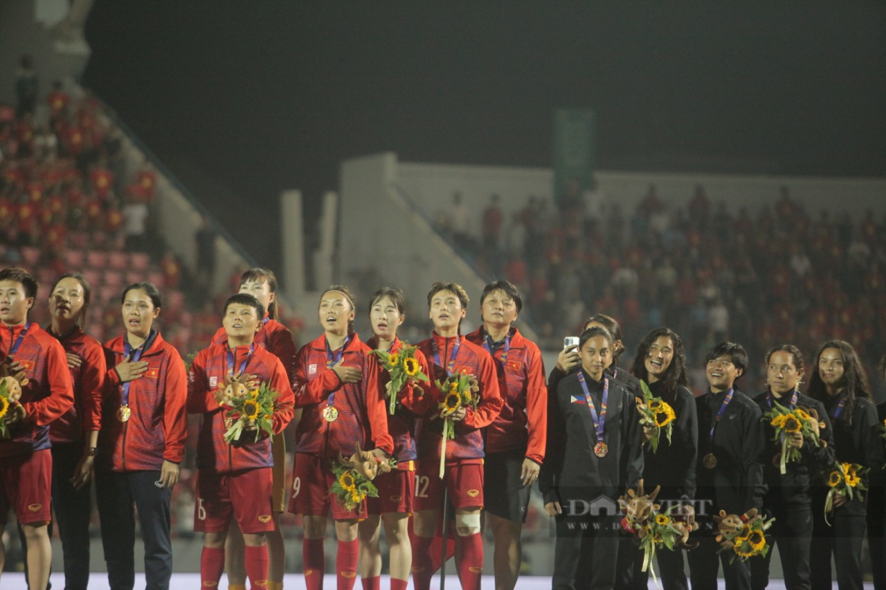 Khoảnh khắc tuyển nữ Việt Nam lần thứ 7 giành HCV SEA Games - Ảnh 1.