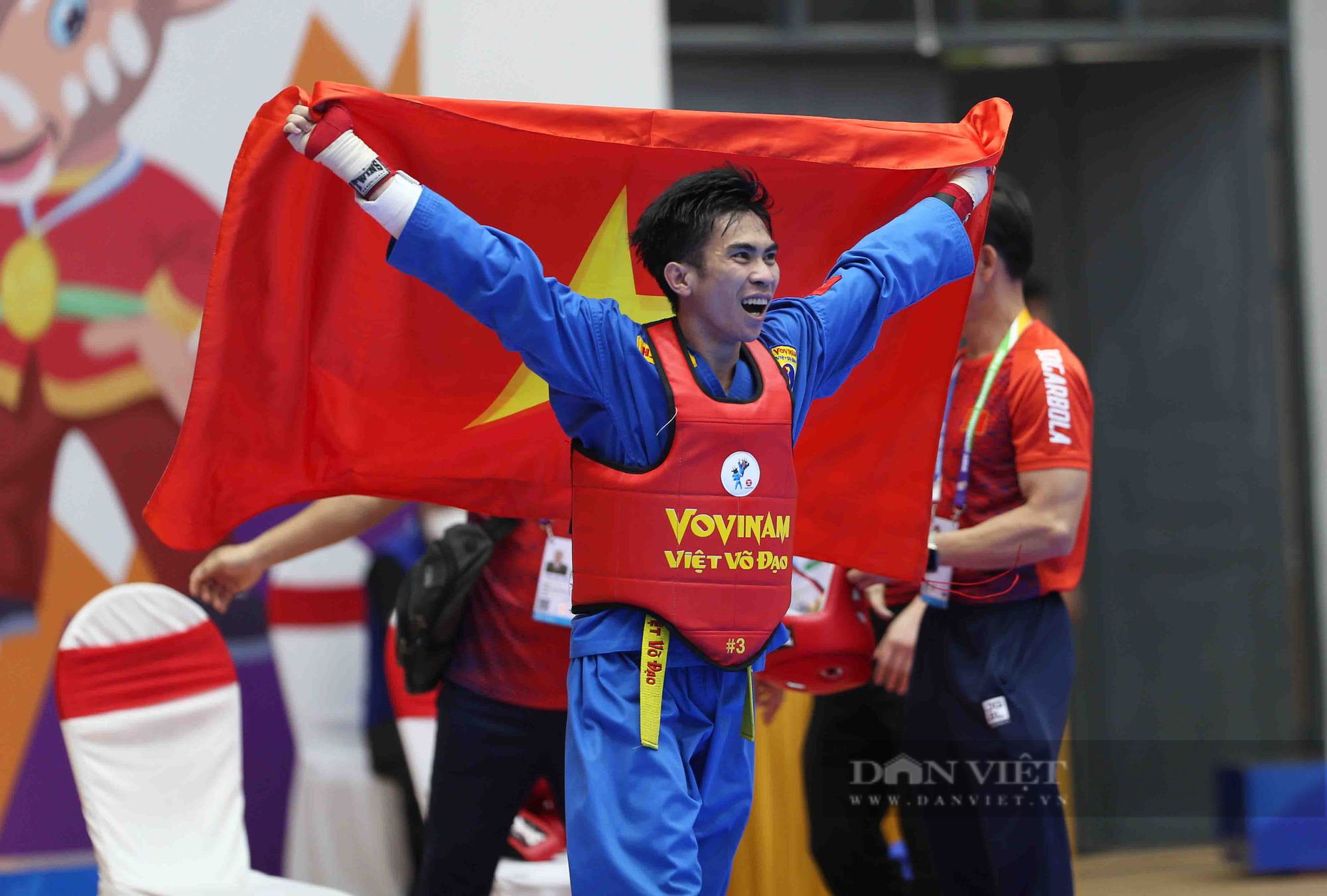 Đánh bại con trai huyền thoại võ thuật Campuchia, Lê Hồng Tuấn giành HCV thứ 5 cho Vovinam  - Ảnh 7.