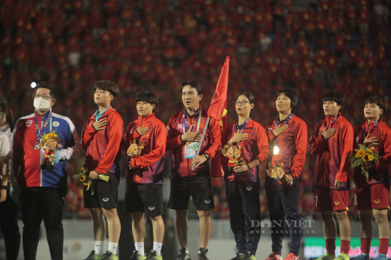 Khoảnh khắc tuyển nữ Việt Nam lần thứ 7 giành HCV SEA Games - Ảnh 2.