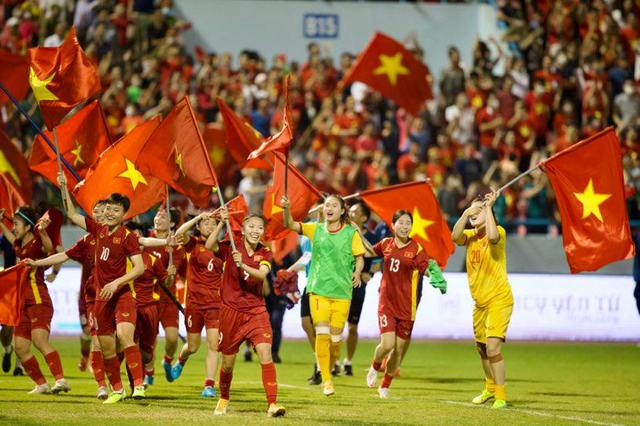 Sao Việt rơi nước mắt trước chiến thắng của đội tuyển nữ Việt Nam - Ảnh 1.