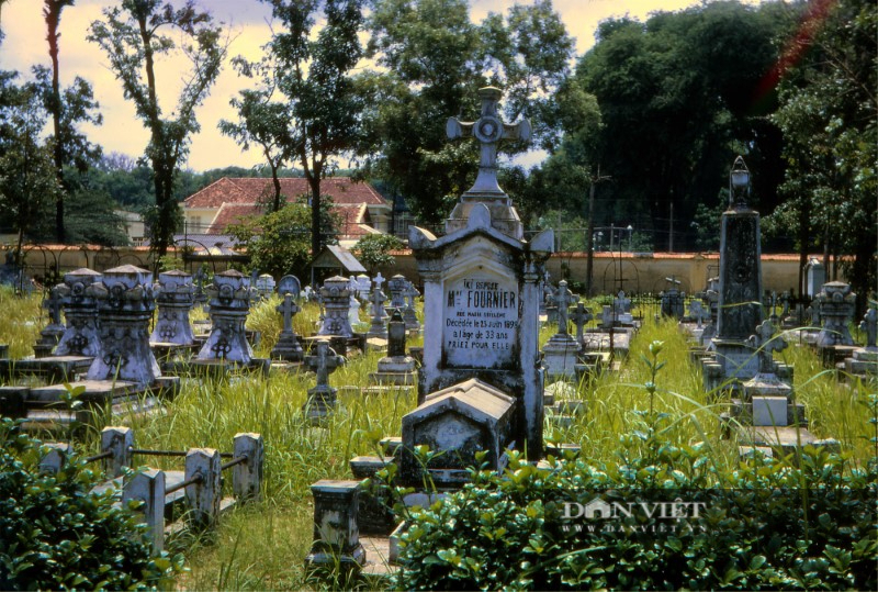 Công viên Lê Văn Tám - nghĩa trang khổng lồ ngay trung tâm quận 1 Sài Gòn - Ảnh 2.