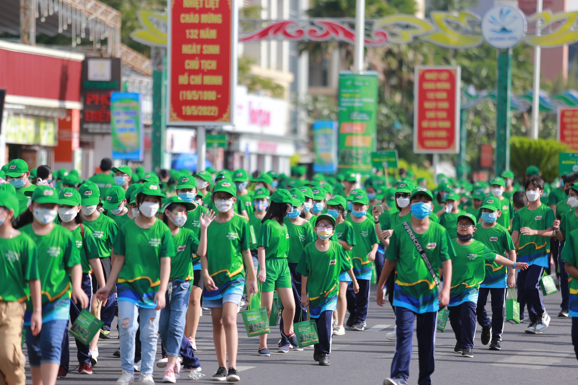Gần 10.000 học sinh và phụ huynh tỉnh Khánh Hòa tại ngày hội đi bộ  - Ảnh 1.