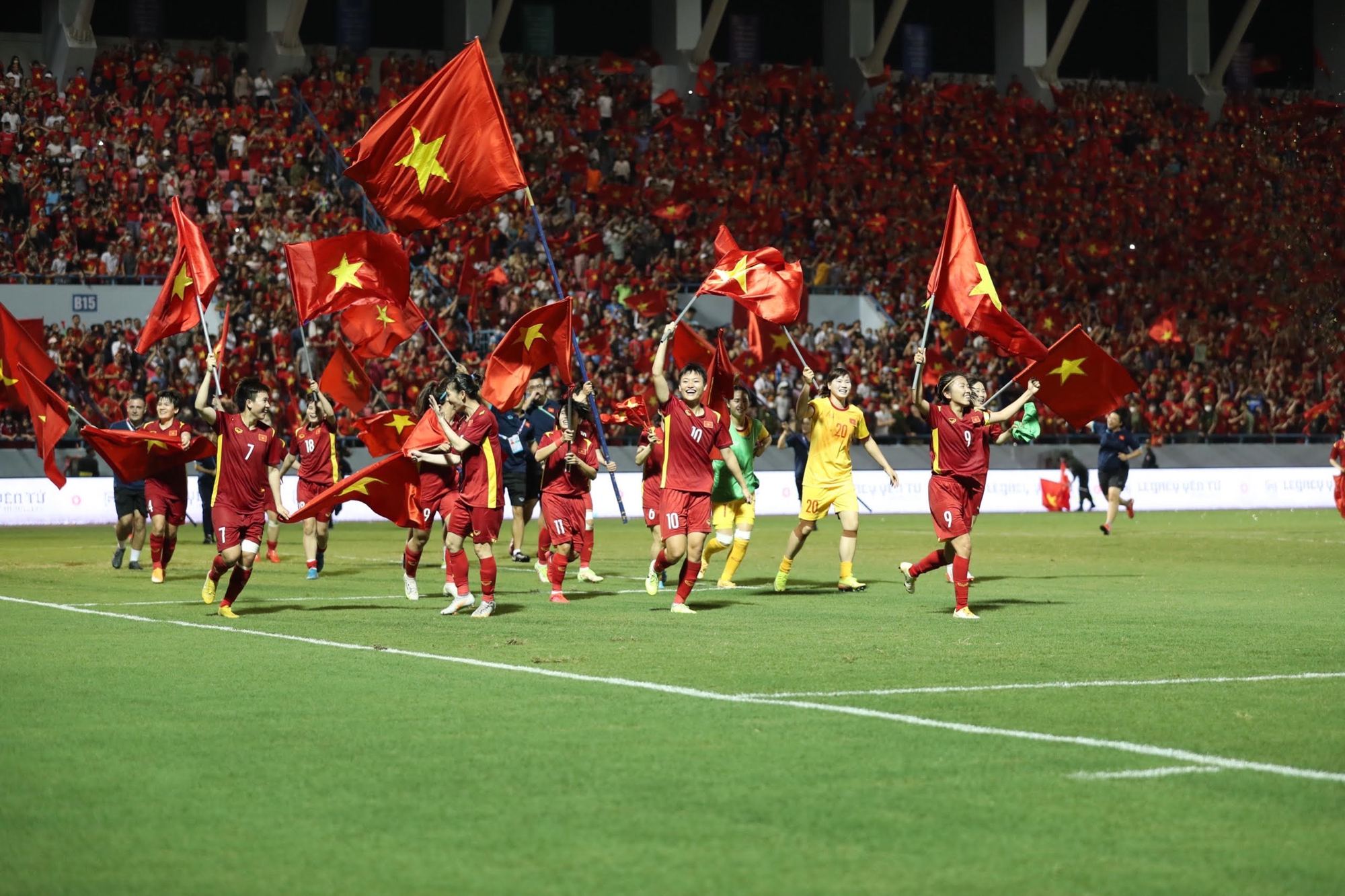 FE CREDIT offers a hot bonus of 3 billion VND for the Vietnamese women's football team - Photo 1.