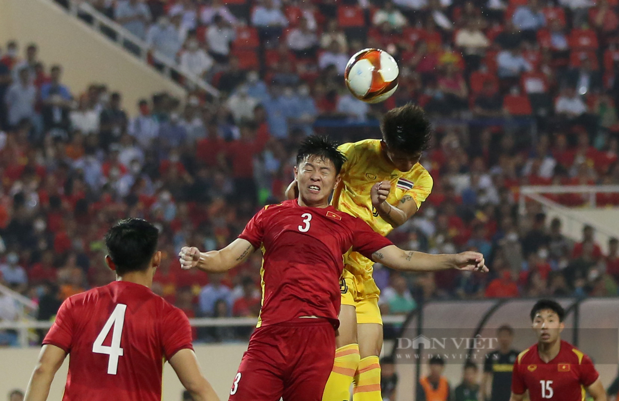 Cầu thủ U23 Thái Lan gục xuống sân, ông Polking lặng lẽ động viên sau trận thua Việt Nam - Ảnh 3.