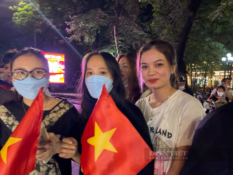 &quot;Đêm không ngủ&quot; ăn mừng chiến thắng của U23 Việt Nam: Chỉ có bóng đá mới mang lại nhiều cảm xúc đến vậy - Ảnh 9.