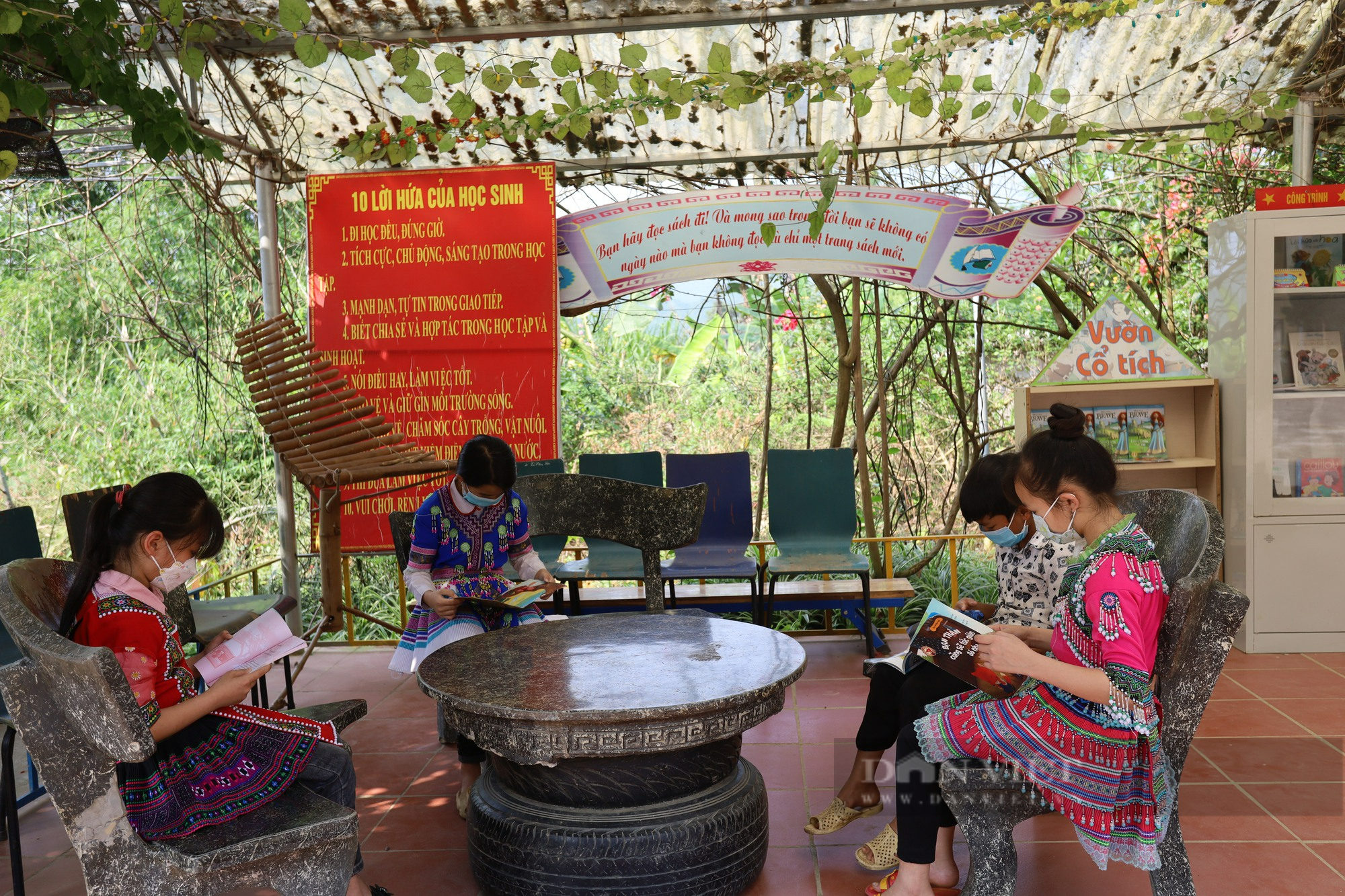 “Tiếp lửa” thư viện xanh, tủ sách tri thức cho học sinh vùng cao ở Lào Cai - Ảnh 2.