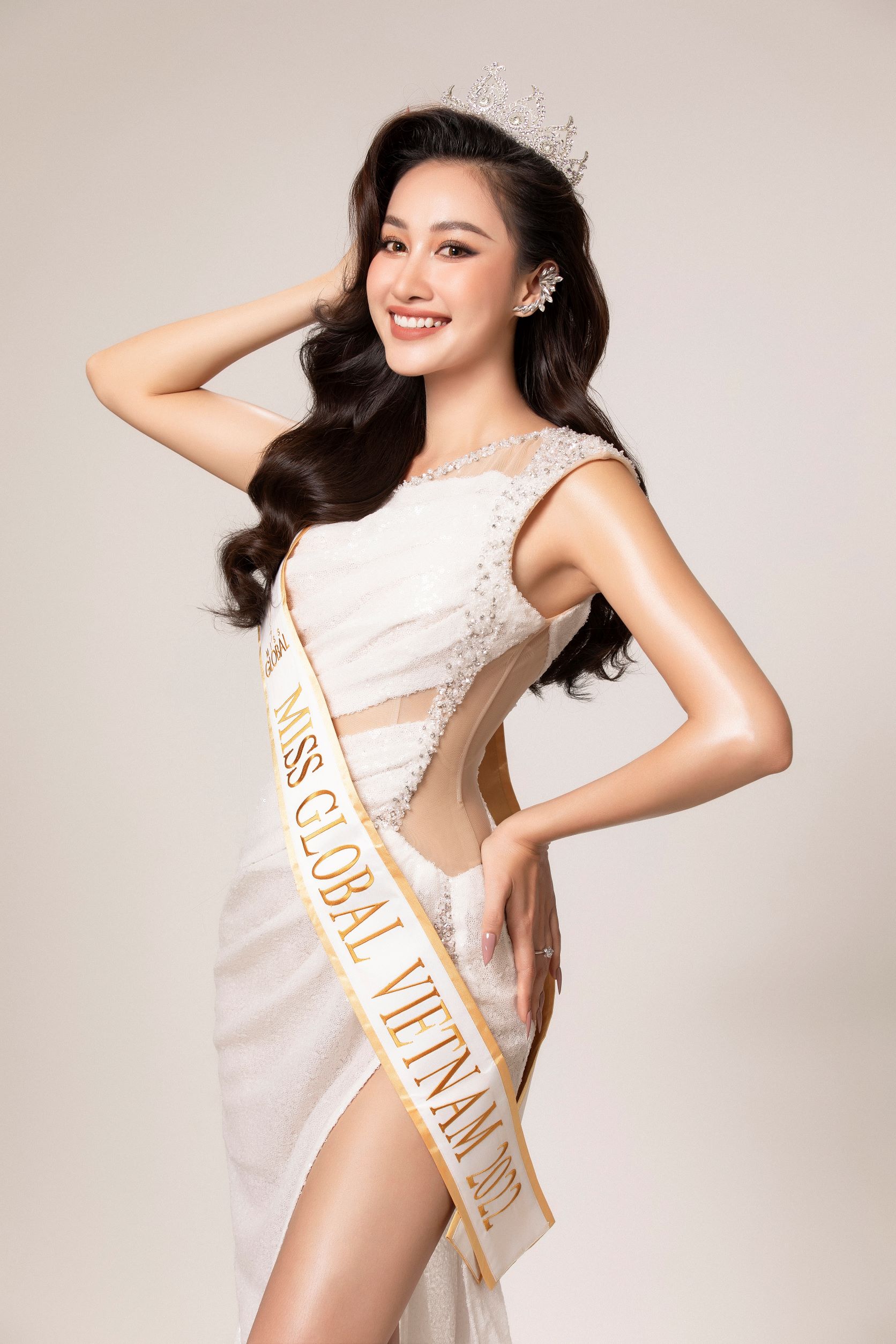 Hoa khôi sinh 1995, cao 1m73 đại diện Việt Nam dự thi Miss Global 2022 là ai? - Ảnh 4.