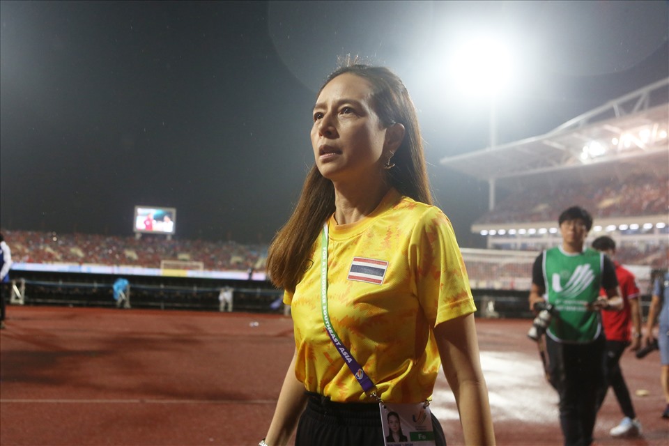 Madam Pang và U23 Thái Lan rơi lệ, xin lỗi CĐV vì không thể có HCV SEA Games - Ảnh 2.