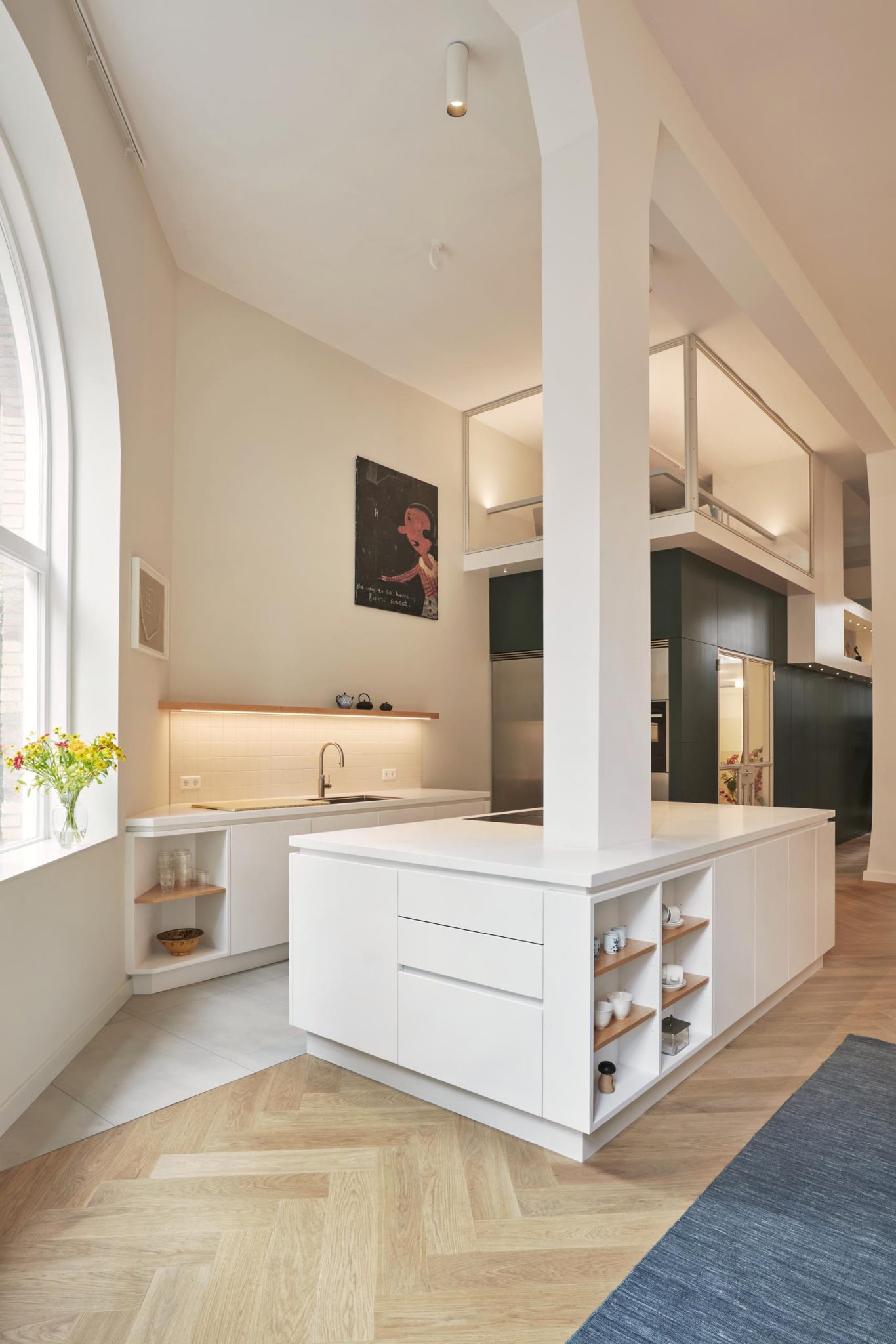 Beautiful house: Incorporating columns into the kitchen island - more creative and attractive kitchen design ideas - Photo 2.