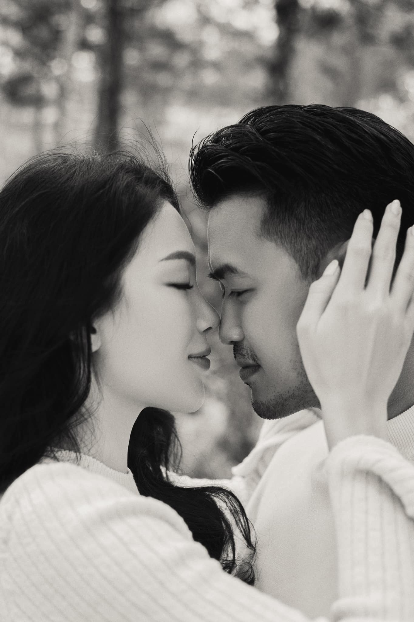 Young master Phillip Nguyen announced his marriage to student Pham Huong - Photo 1.