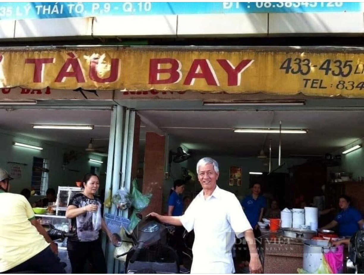 Phở Tàu Bay - Quán phở tuổi đời hơn 60 năm, khiến thực khách hoang mang với hai chi nhánh nằm ngay cạnh nhau - Ảnh 2.