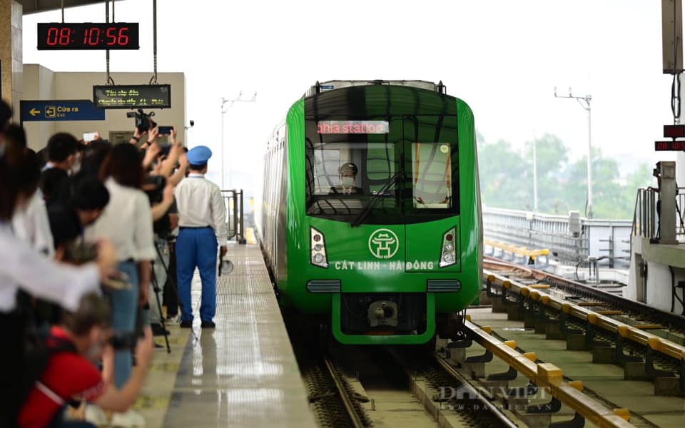 The train Cat Linh – Ha Dong stopped suddenly in the middle of a storm, not a sudden rehearsal incident