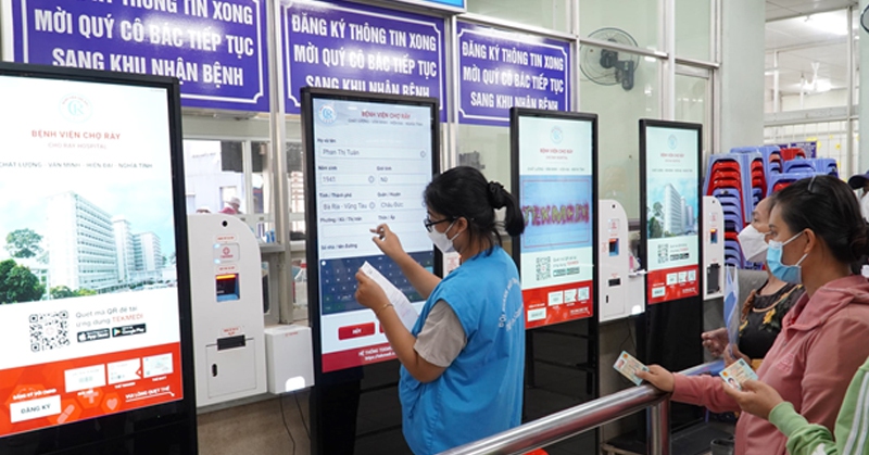 Vietnam Social Security provides guidance on payment of health insurance premiums for medical examination and treatment by ordering or borrowing machines