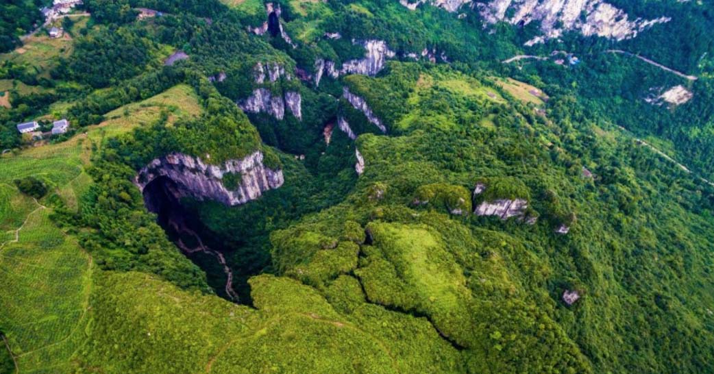 China discovered a mysterious sinkhole containing a primeval forest