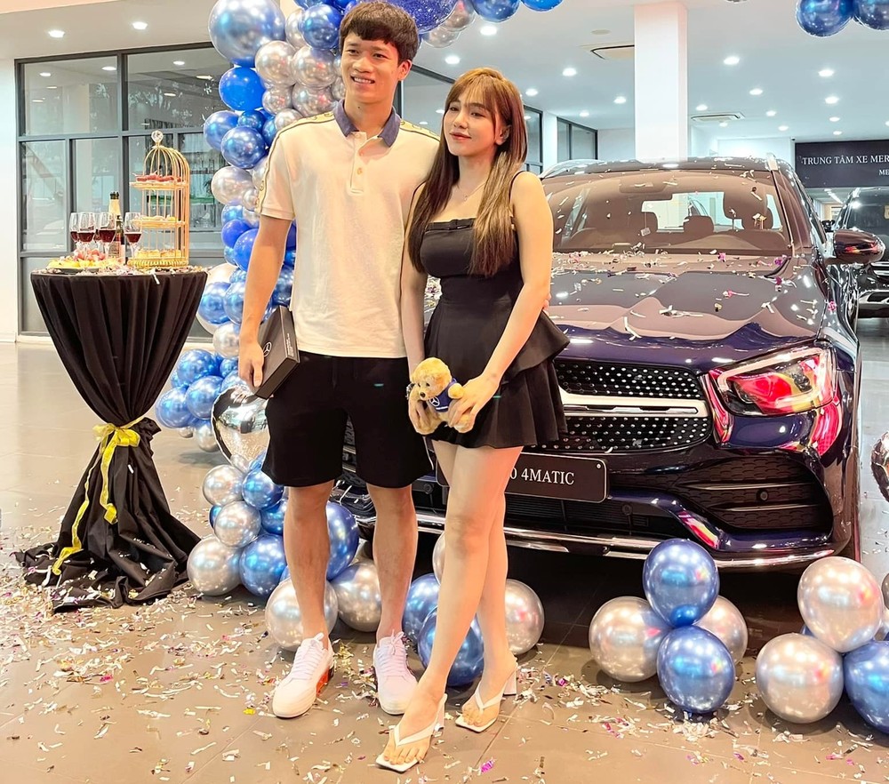 What does the Mercedes-Benz GLC 300 AMG that Hoang Duc U23 Vietnam have just bought, and how much does it cost?  - Photo 3.