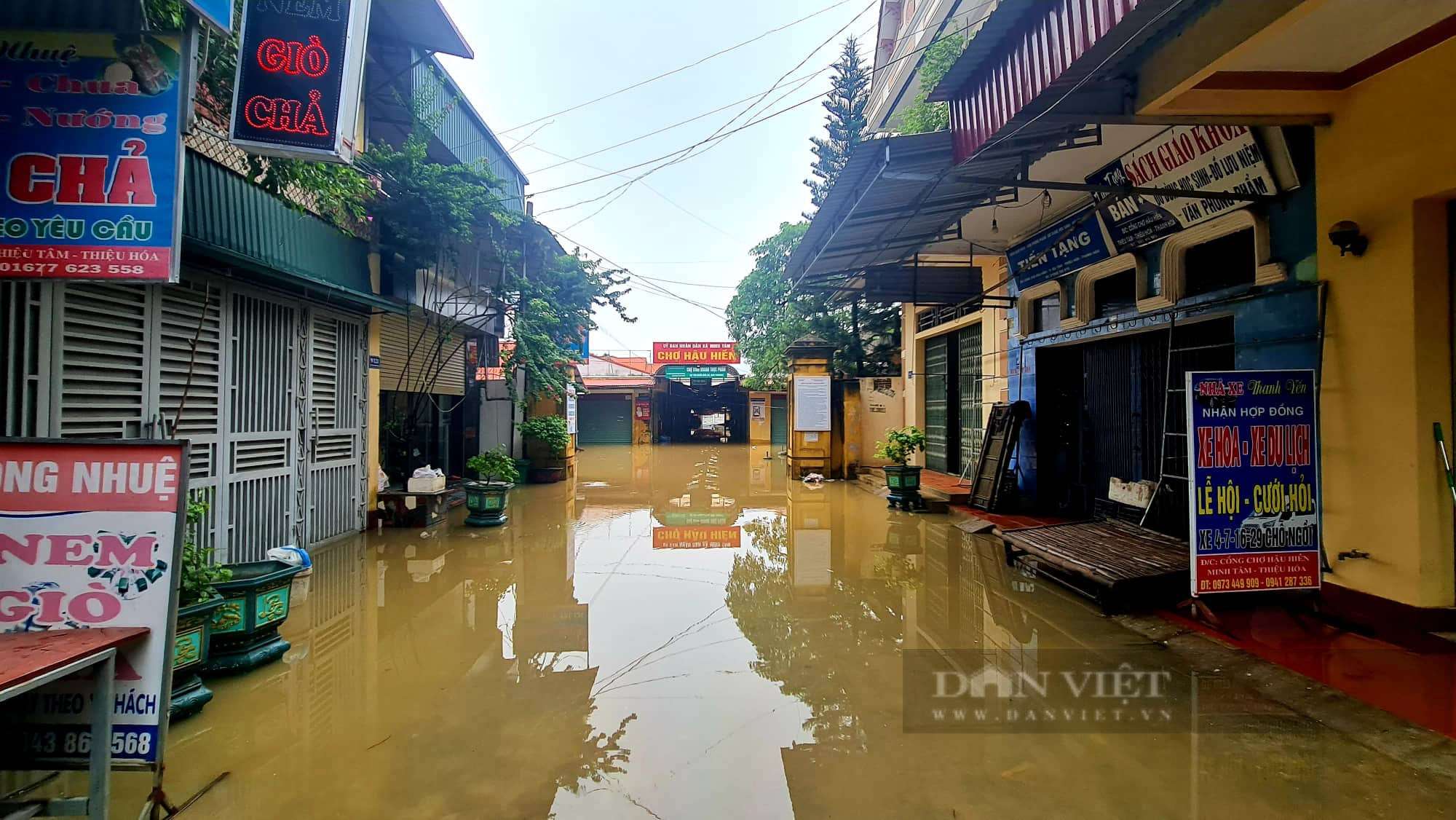Thanh Hóa: Hàng trăm hộ dân ngập sâu sau trận mưa kéo dài - Ảnh 7.