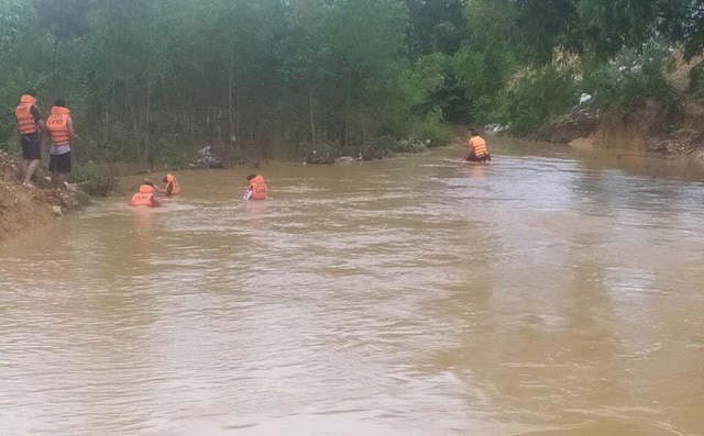 Lào Cai: 1 công nhân nhà máy thuỷ điện mất tích do bị trượt chân ngã xuống suối  - Ảnh 1.