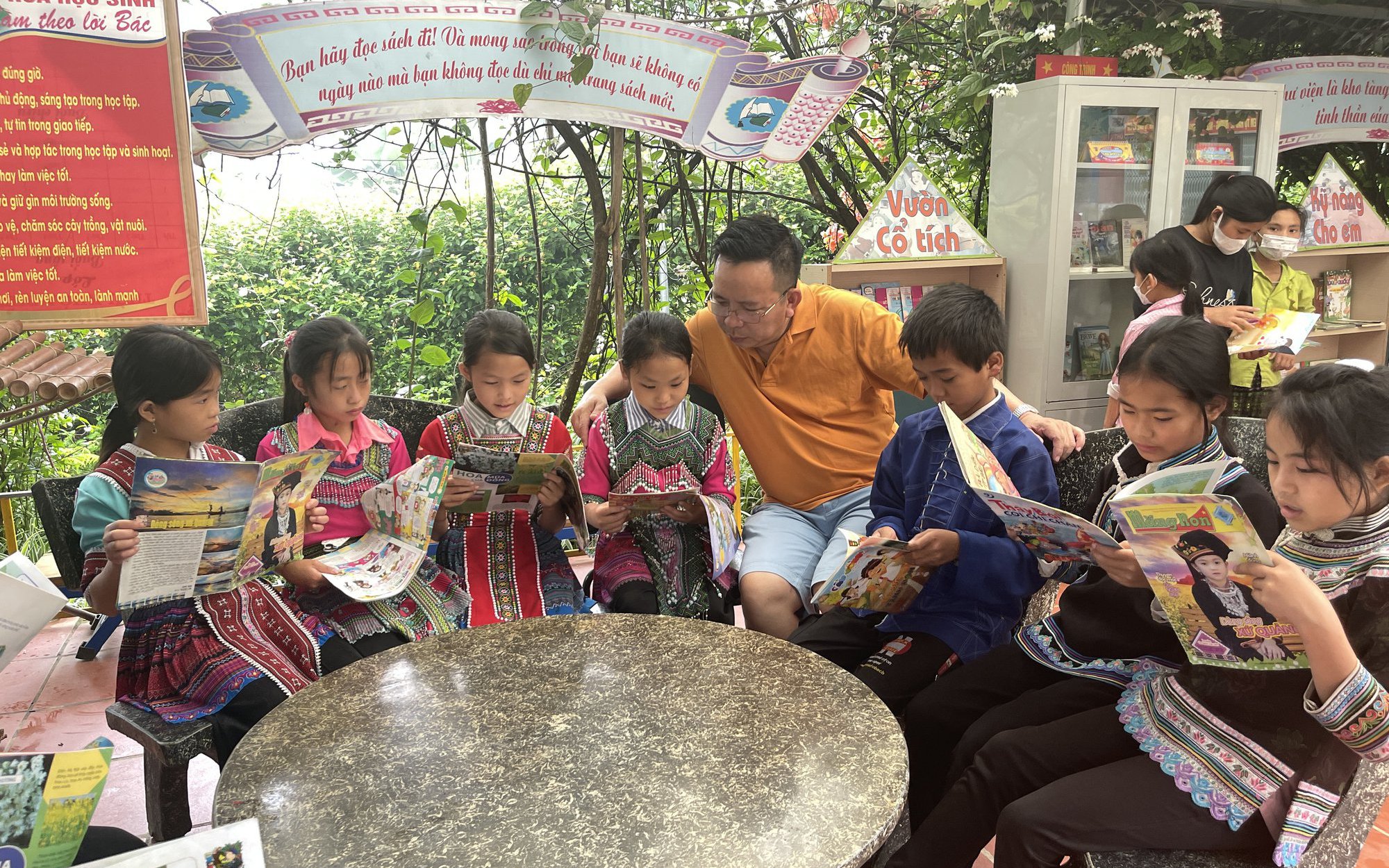 “Tiếp lửa” thư viện xanh, tủ sách tri thức cho học sinh vùng cao ở Lào Cai