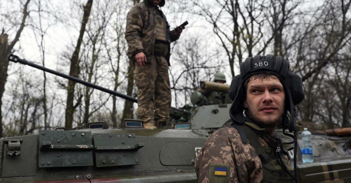 Cách quân đội Ukraine đẩy lùi các cuộc tấn công như vũ bão của Nga vào Kharkiv - Ảnh 1.