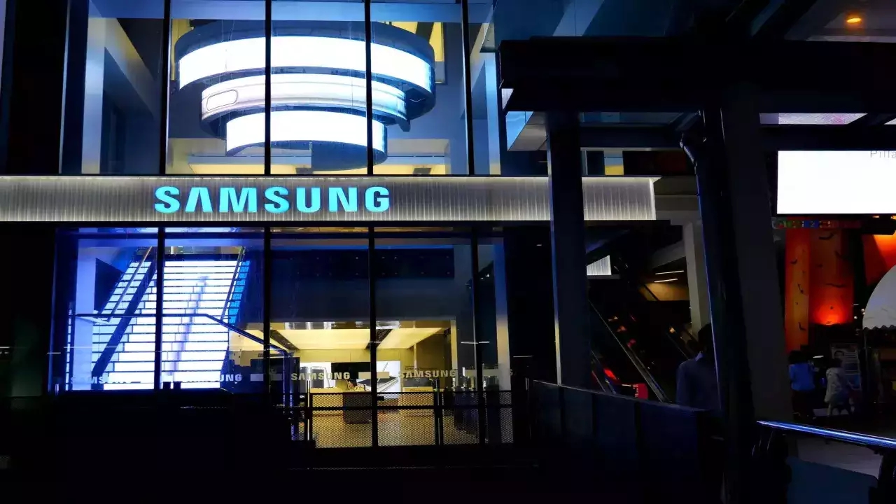 Khoản đầu tư 450 nghìn tỷ won lớn hơn 30% so với 330 nghìn tỷ won mà Samsung đã đầu tư trong 5 năm đến năm 2021. Ảnh: @AFP.