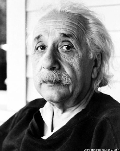 Genius Albert Einstein indirectly created the atomic bomb?  - Photo 1.