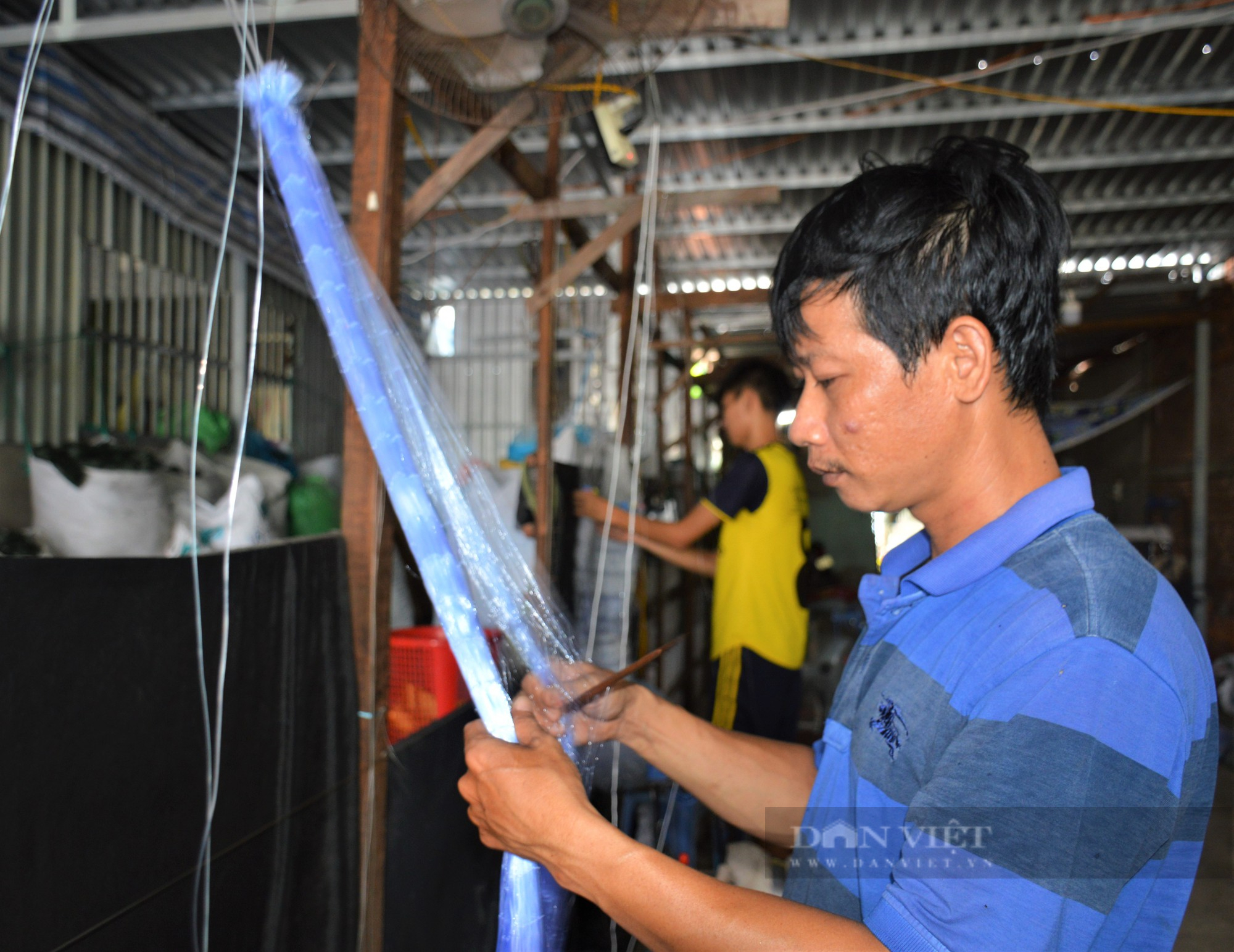 Làng ráp lú nổi tiếng ở Cà Mau giải quyết việc làm cho hàng trăm lao động - Ảnh 6.