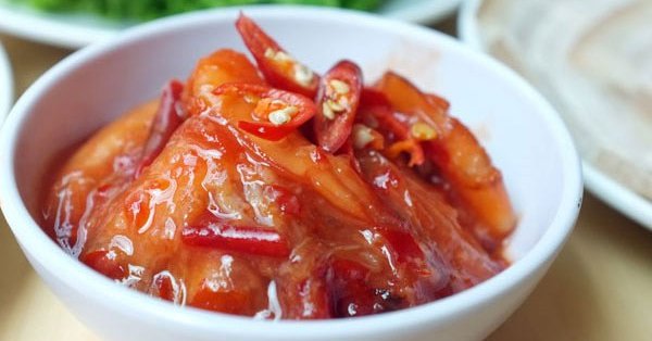The unique dish of sour shrimp sauce is famous in the ancient capital