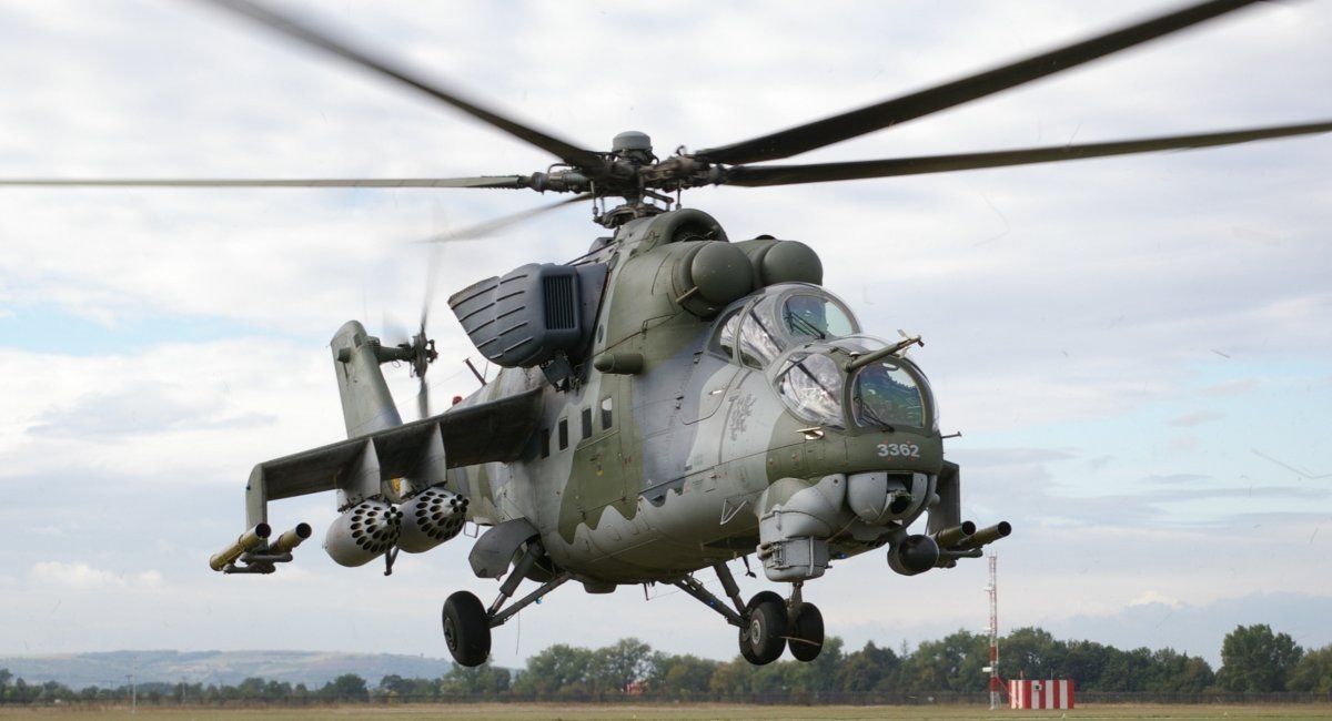 The Czech Republic aggressively granted Mi-24 attack helicopters to Ukraine despite a stern warning from Russia - Photo 1.