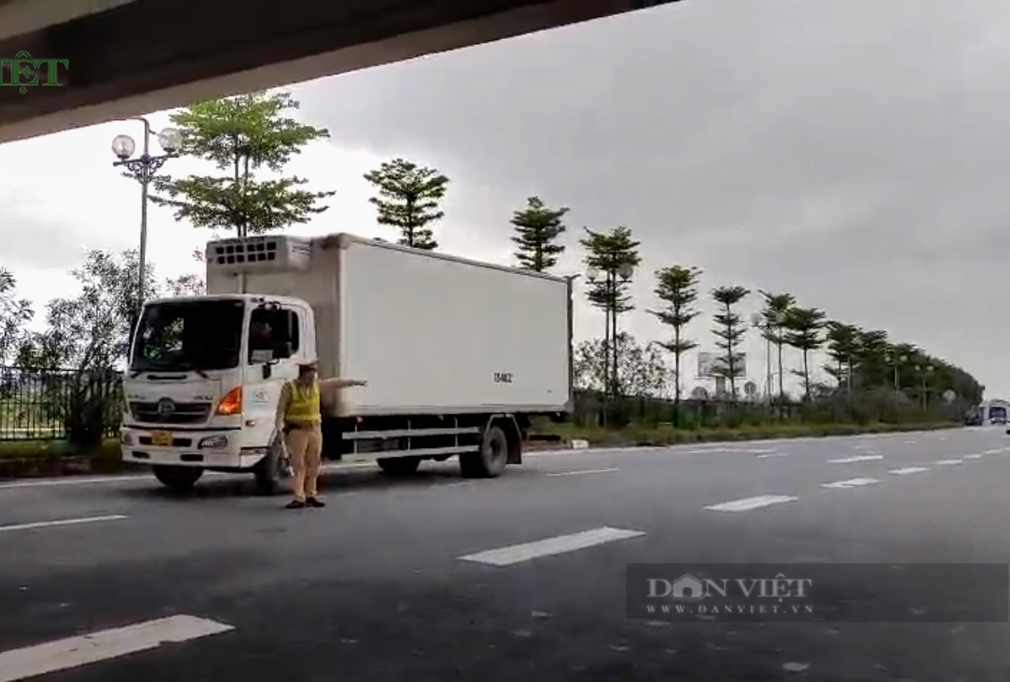 Nút giao thông gây tranh cãi ở Hà Nội: &quot;Chiếc bẫy&quot; dành cho tài xế lạ   - Ảnh 4.