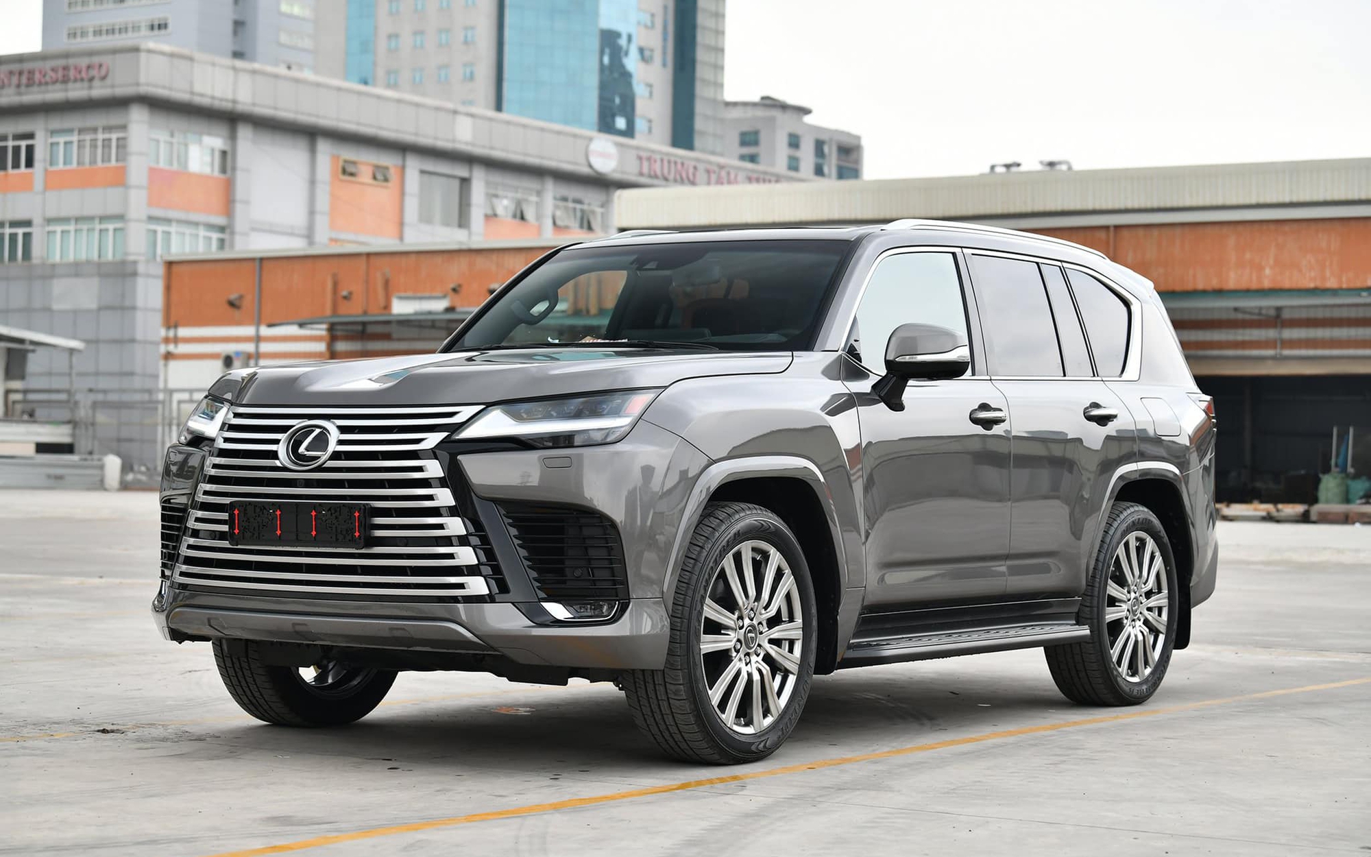What is the imported Lexus LX 600 Ultra Luxury 2022 that is more expensive than a genuine car by nearly 3 billion?