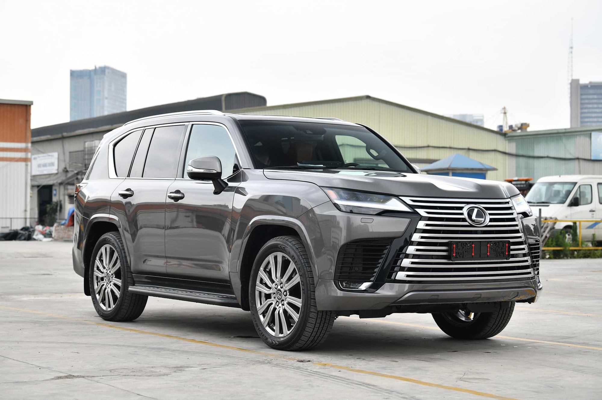 What is the imported Lexus LX 600 Ultra Luxury 2022 that is more expensive than a genuine car by nearly 3 billion?  - Photo 1.