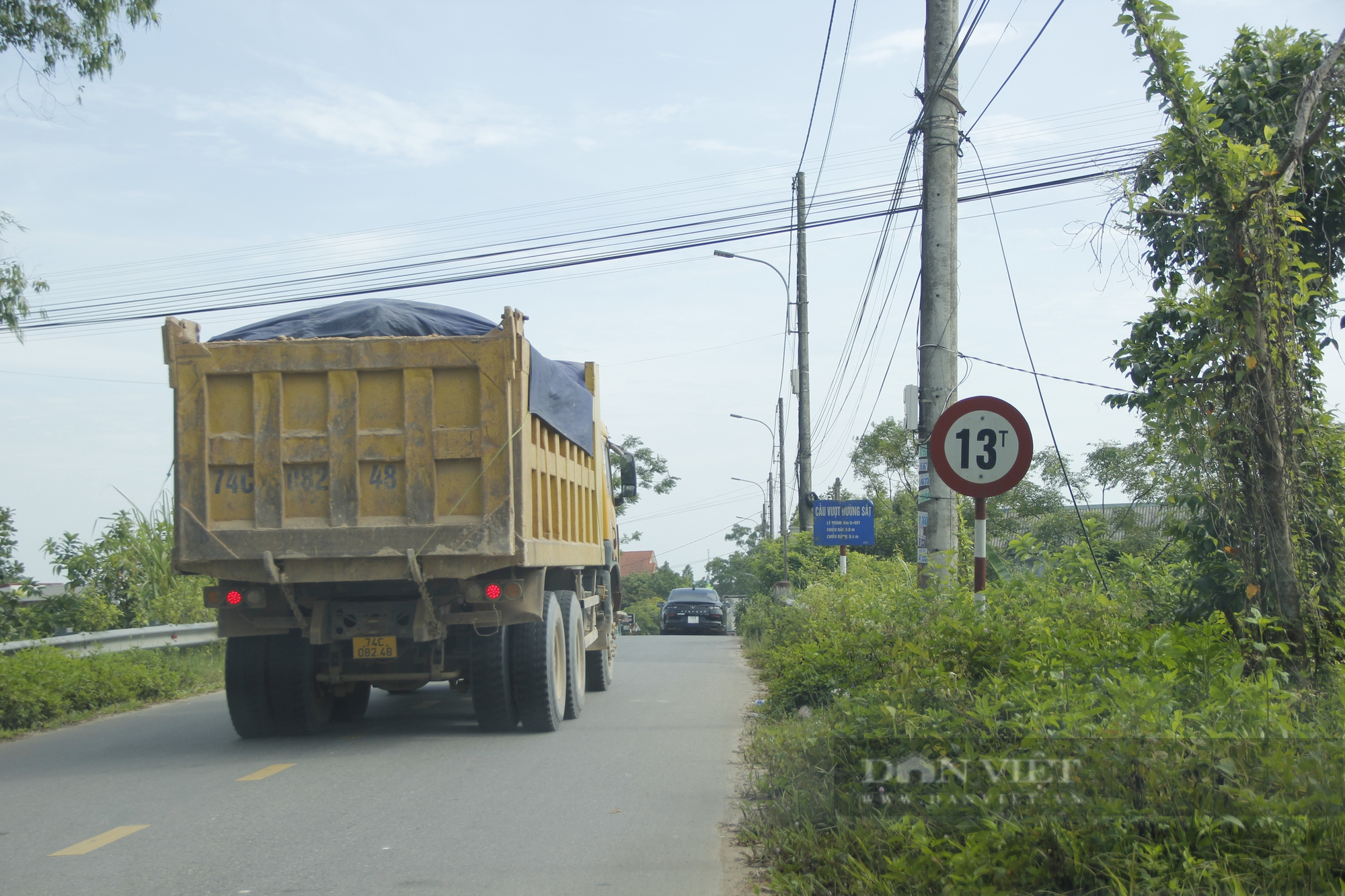 Giám đốc Sở GTVT tỉnh Quảng Trị: Có tình trạng “bảo kê” xe quá tải? - Ảnh 1.