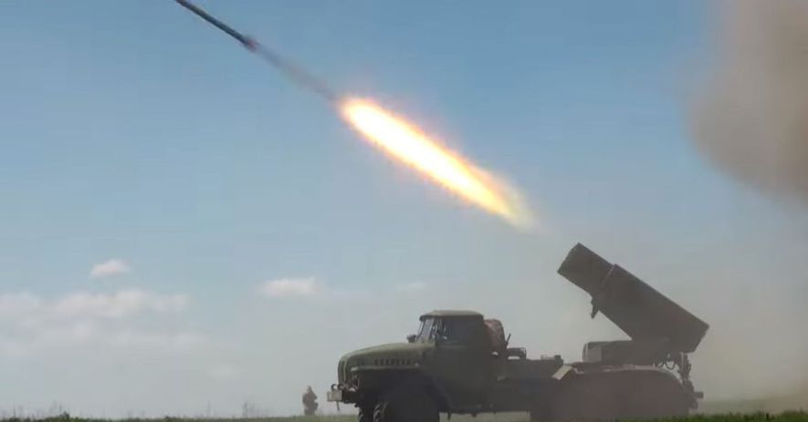 Ukraine released a video of deploying extremely powerful firepower, firing a series of missiles at Russian targets