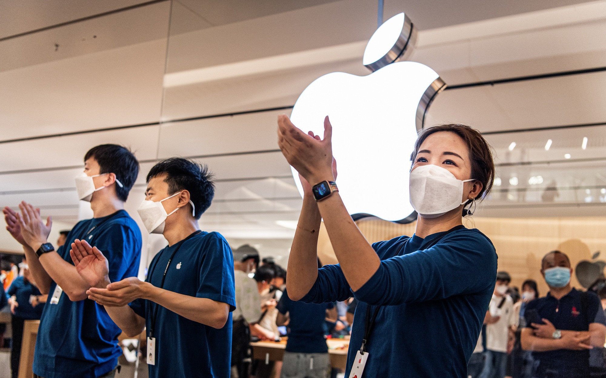 Apple is forced to increase wages for retail employees: Still not satisfactory?P